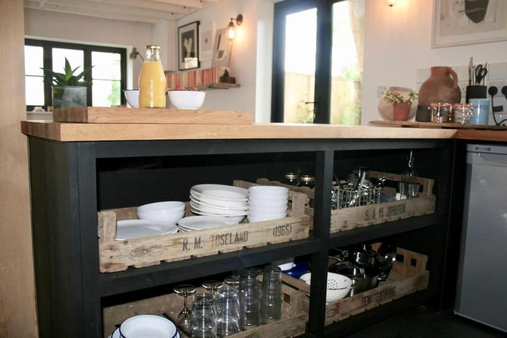 The Post Barn, Beautiful Barn Conversion 10mins From Winchester Holiday home